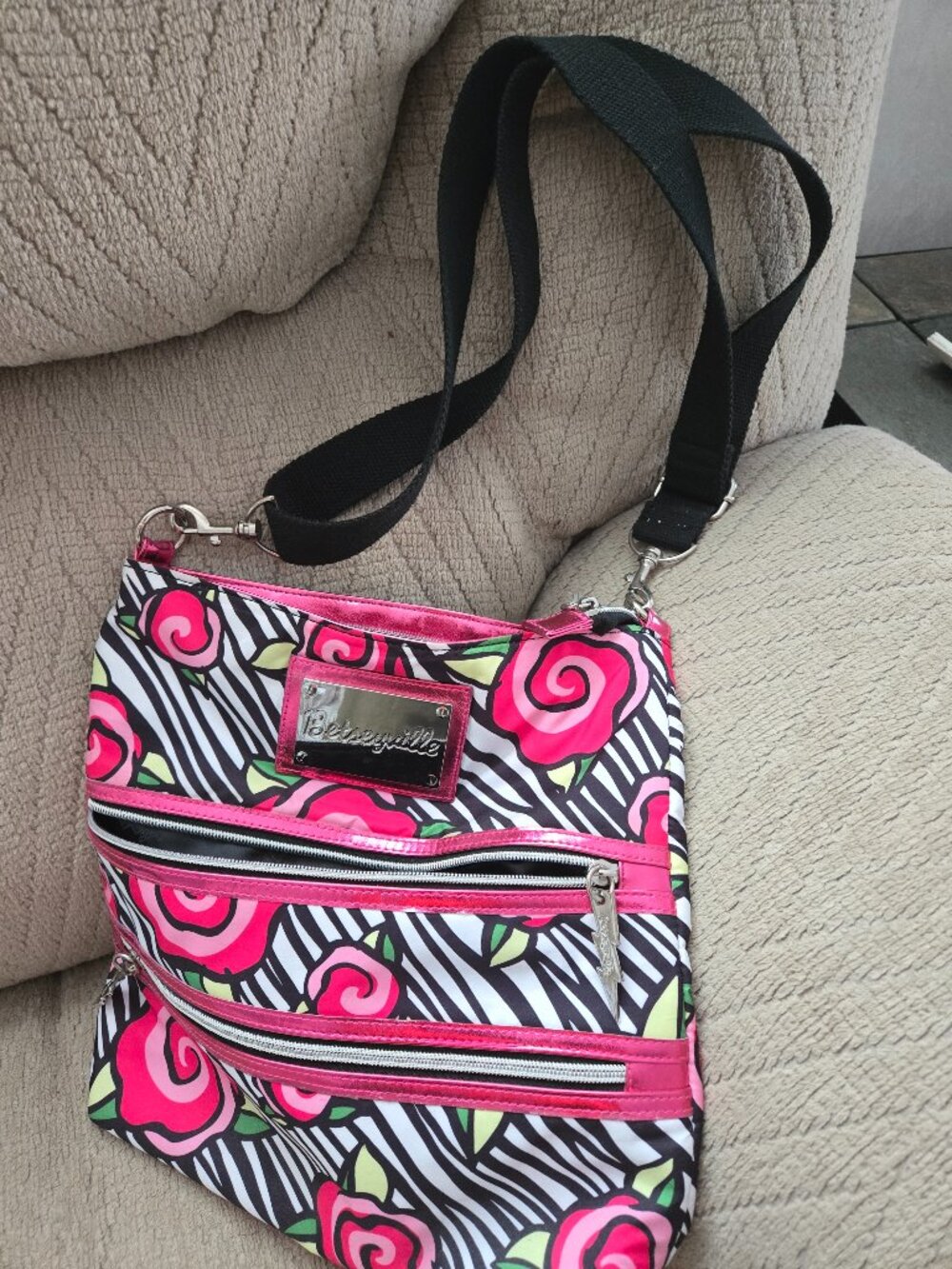 NWOT Besseyville handbag with adjustable straps